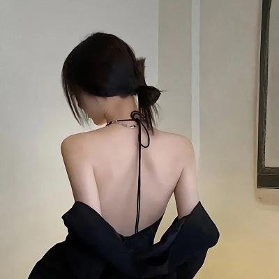 踉跄的女孩